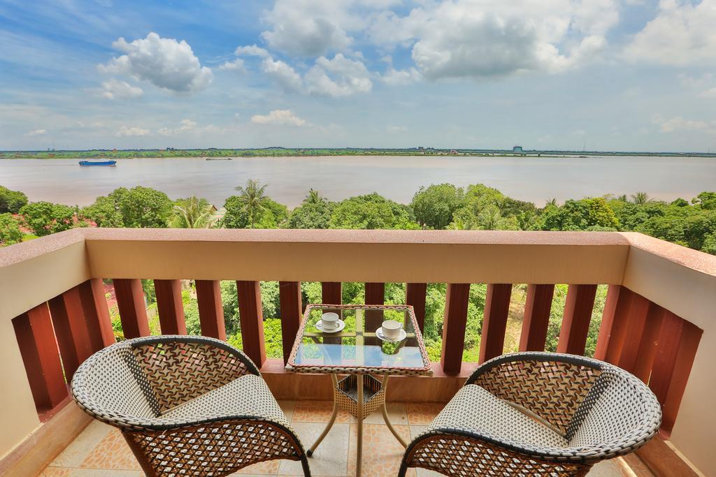 Blue River Hotel Phnom-Penh Buitenkant foto