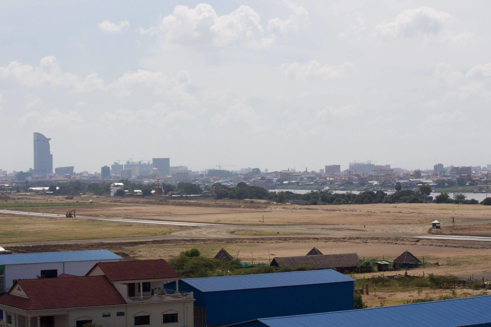 Blue River Hotel Phnom-Penh Buitenkant foto